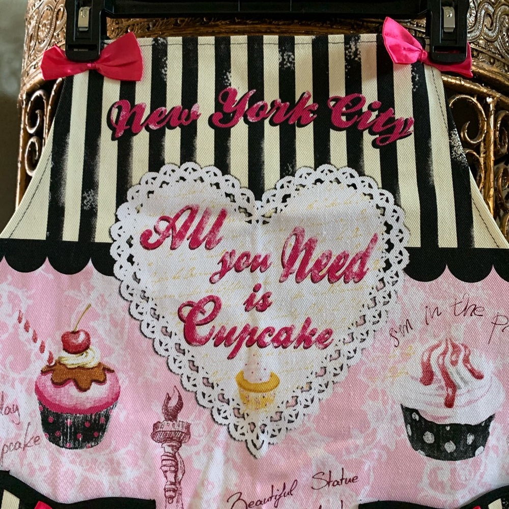 NWT—Kitchen Chic NY Cupcake Apron - Picture 2 of 4
